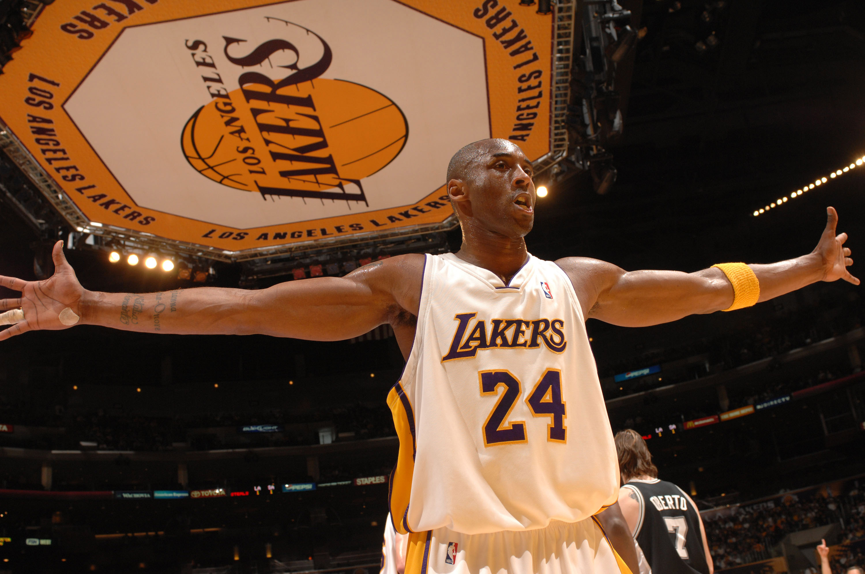 [NBA]库里27分 勇士大胜国王